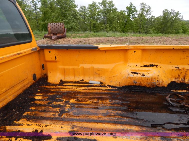 image for item H3383 2005 Ford F250 Super Duty XL pickup truck