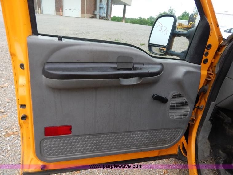 image for item H3383 2005 Ford F250 Super Duty XL pickup truck