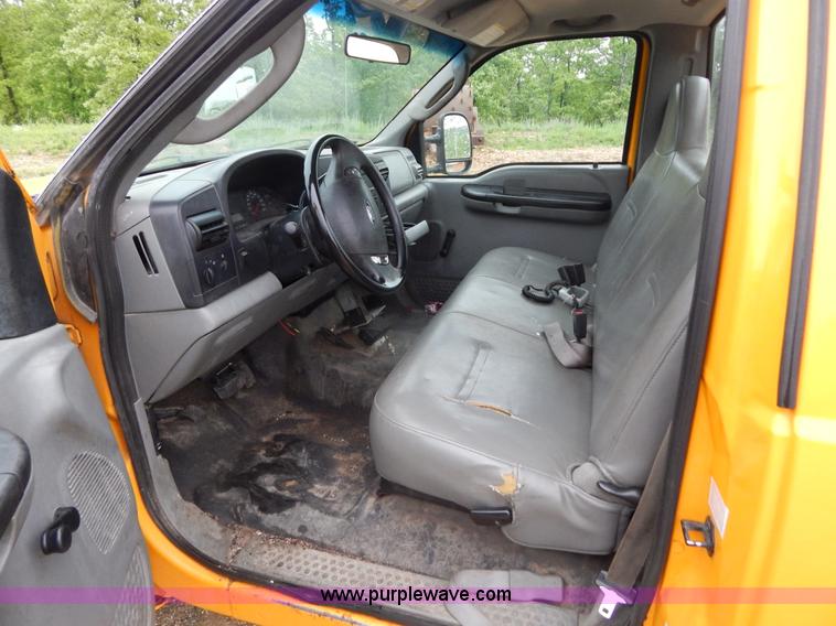 image for item H3383 2005 Ford F250 Super Duty XL pickup truck