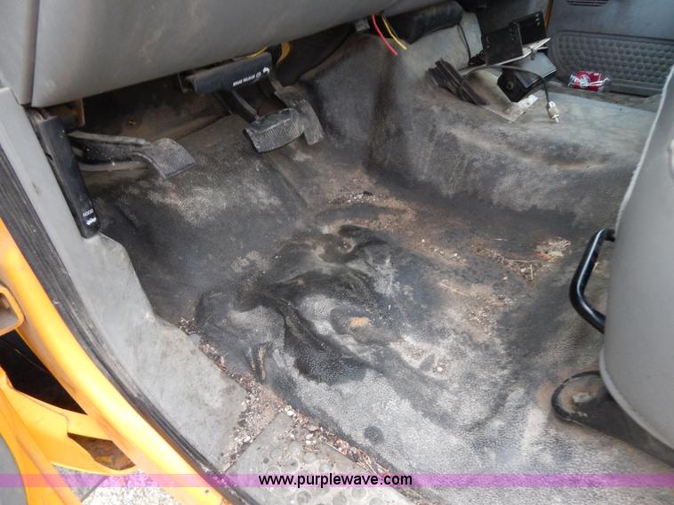 image for item H3383 2005 Ford F250 Super Duty XL pickup truck