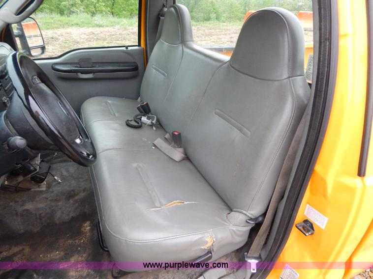 image for item H3383 2005 Ford F250 Super Duty XL pickup truck