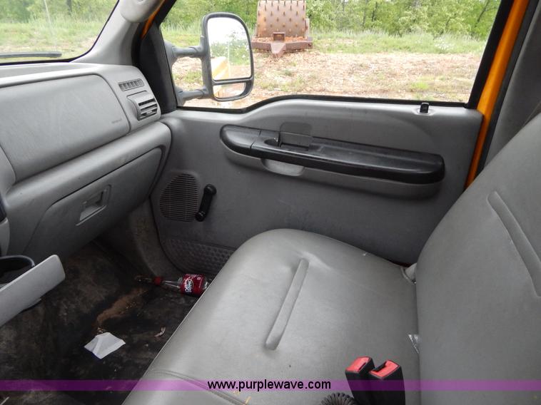 image for item H3383 2005 Ford F250 Super Duty XL pickup truck