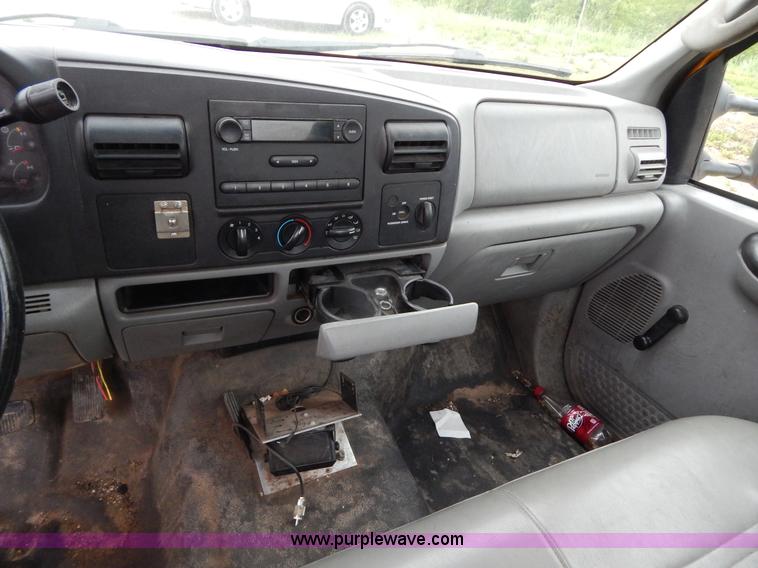 image for item H3383 2005 Ford F250 Super Duty XL pickup truck