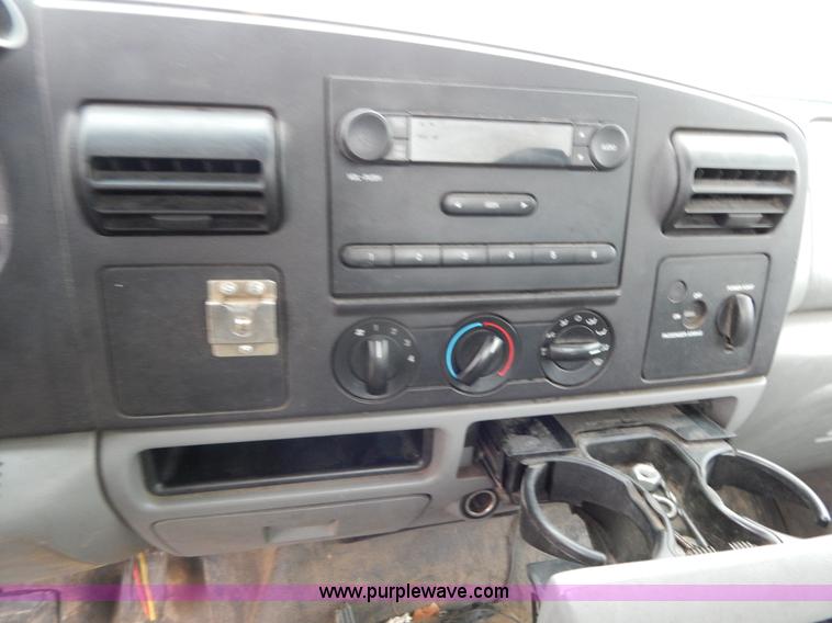 image for item H3383 2005 Ford F250 Super Duty XL pickup truck