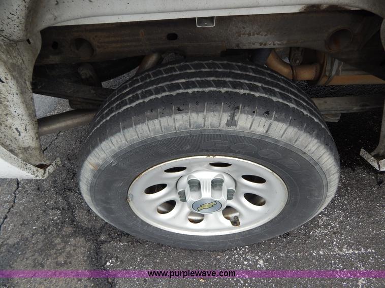 image for item H3388 2008 Chevrolet Silverado 1500 pickup truck