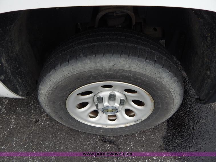 image for item H3388 2008 Chevrolet Silverado 1500 pickup truck