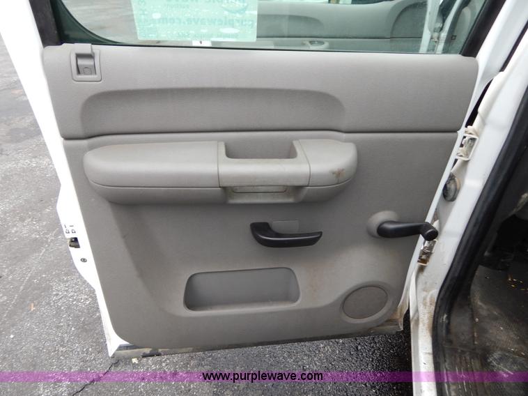 image for item H3388 2008 Chevrolet Silverado 1500 pickup truck