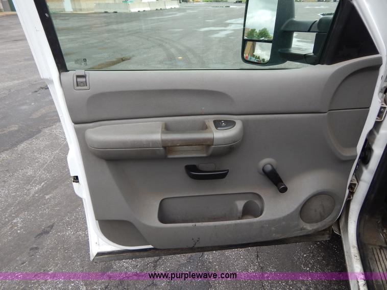 image for item H3388 2008 Chevrolet Silverado 1500 pickup truck