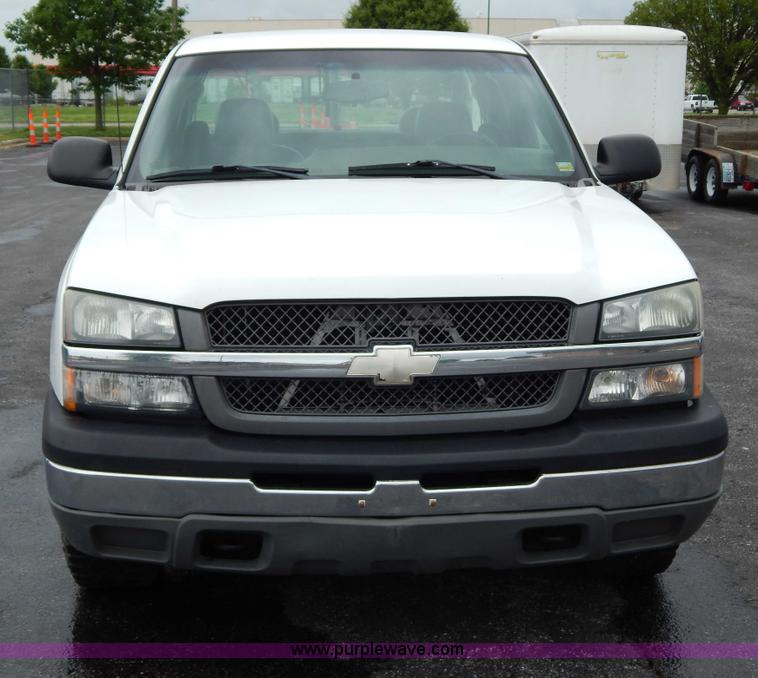 image for item H3389 2005 Chevrolet Silverado 1500 pickup truck