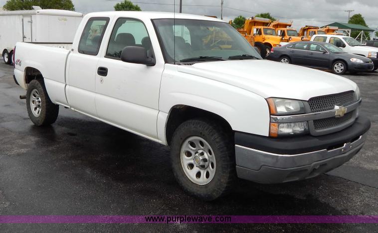 image for item H3389 2005 Chevrolet Silverado 1500 pickup truck