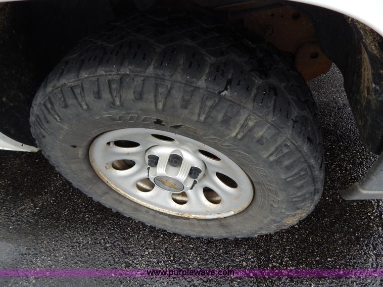 image for item H3389 2005 Chevrolet Silverado 1500 pickup truck