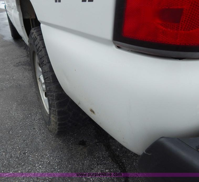 image for item H3389 2005 Chevrolet Silverado 1500 pickup truck