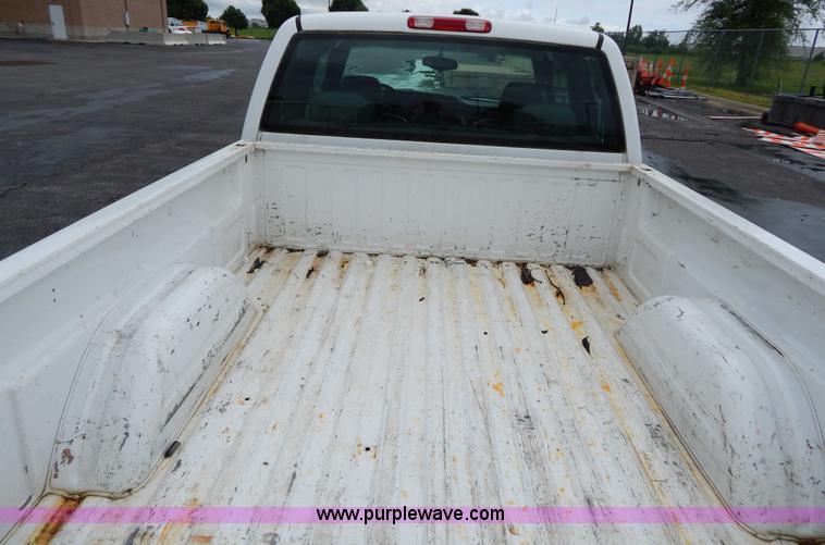 image for item H3389 2005 Chevrolet Silverado 1500 pickup truck