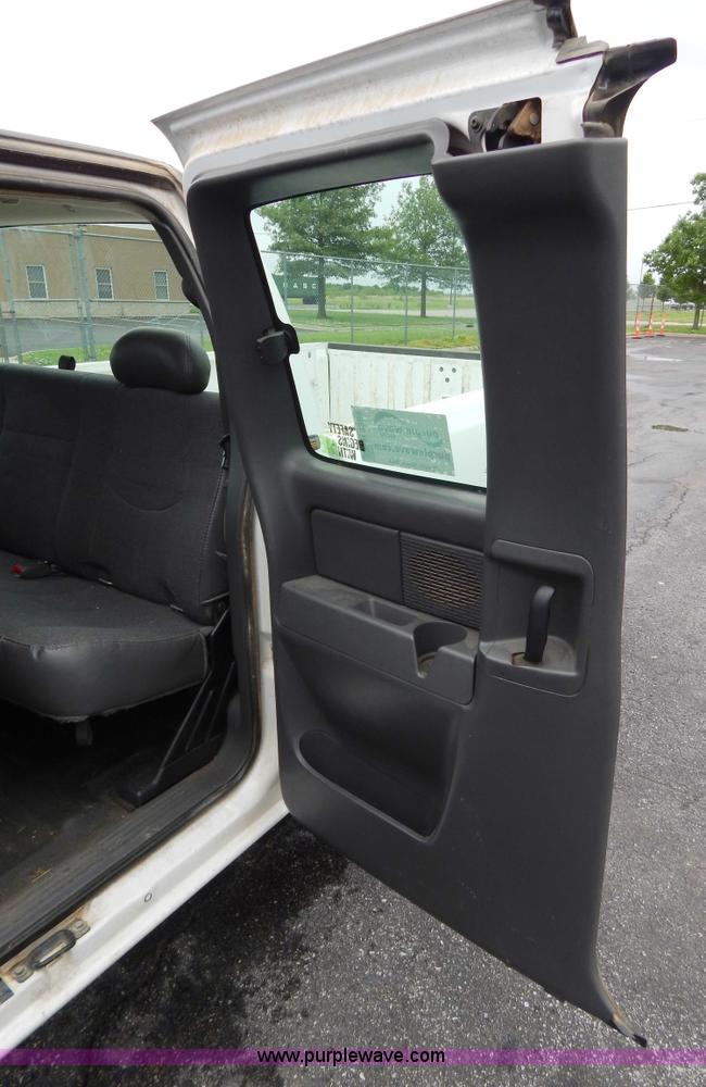 image for item H3389 2005 Chevrolet Silverado 1500 pickup truck