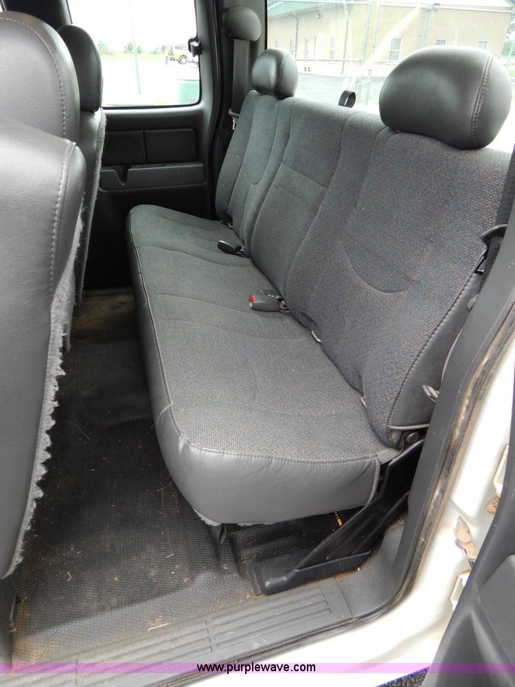 image for item H3389 2005 Chevrolet Silverado 1500 pickup truck