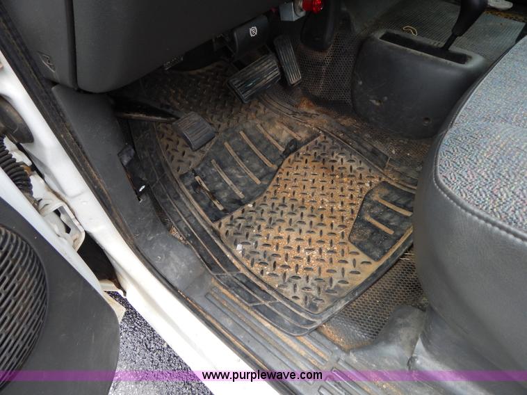 image for item H3389 2005 Chevrolet Silverado 1500 pickup truck