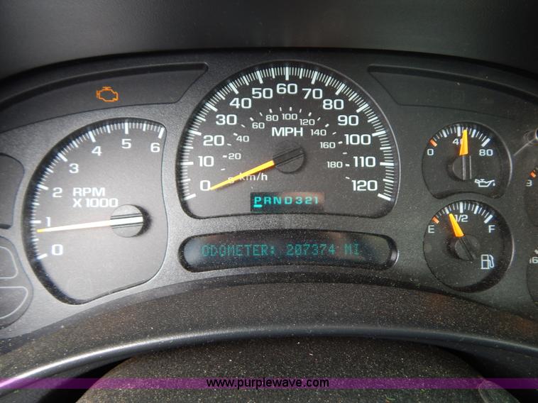 image for item H3389 2005 Chevrolet Silverado 1500 pickup truck