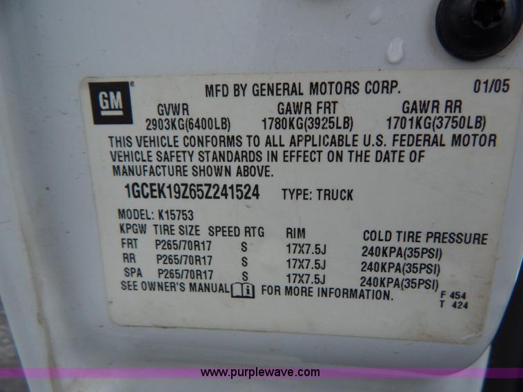 image for item H3389 2005 Chevrolet Silverado 1500 pickup truck