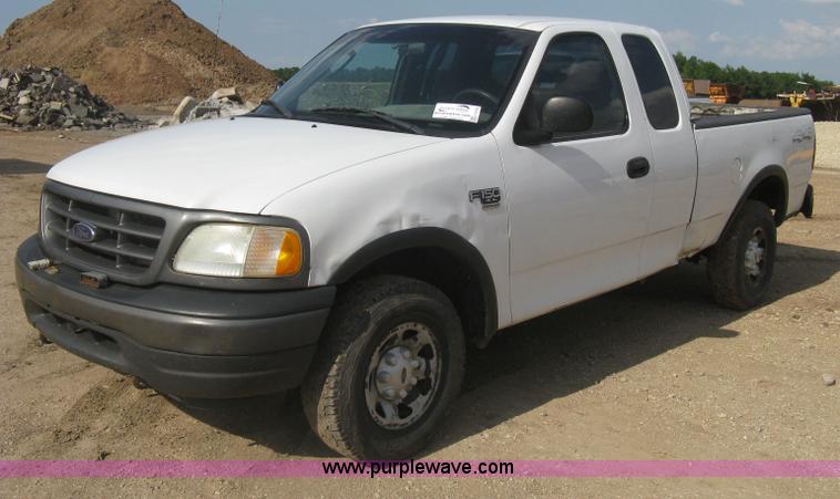 image for item H5438 2003 Ford F150 XLT SuperCab pickup truck