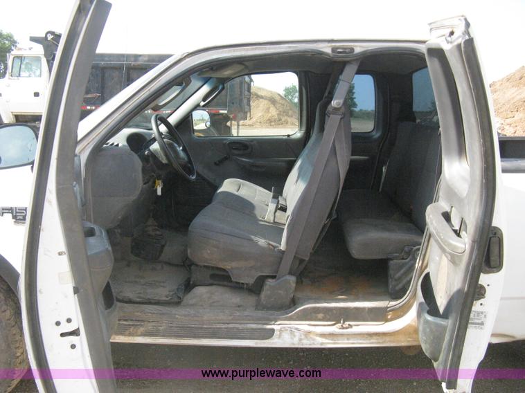 image for item H5438 2003 Ford F150 XLT SuperCab pickup truck