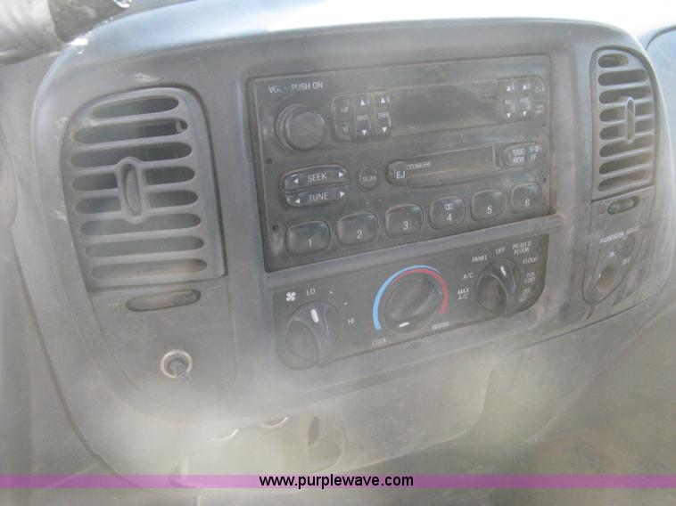 image for item H5438 2003 Ford F150 XLT SuperCab pickup truck