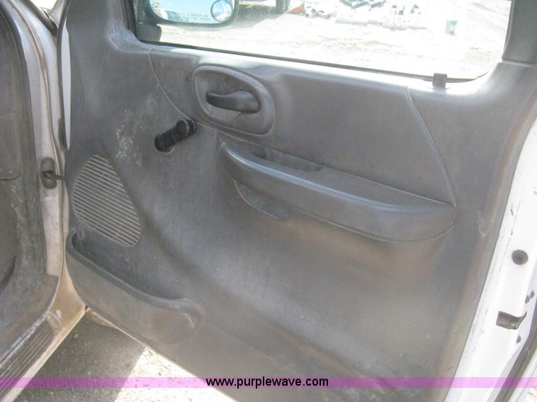 image for item H5438 2003 Ford F150 XLT SuperCab pickup truck