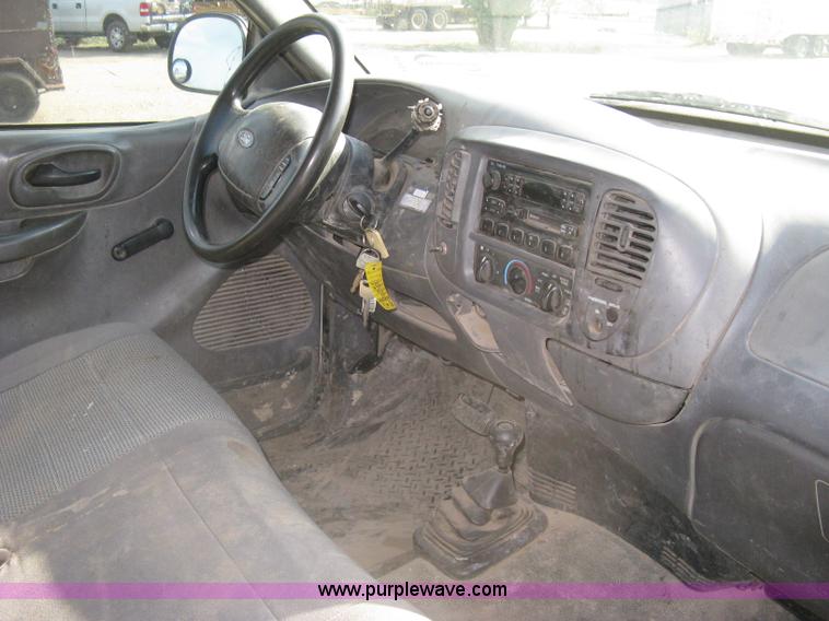 image for item H5438 2003 Ford F150 XLT SuperCab pickup truck