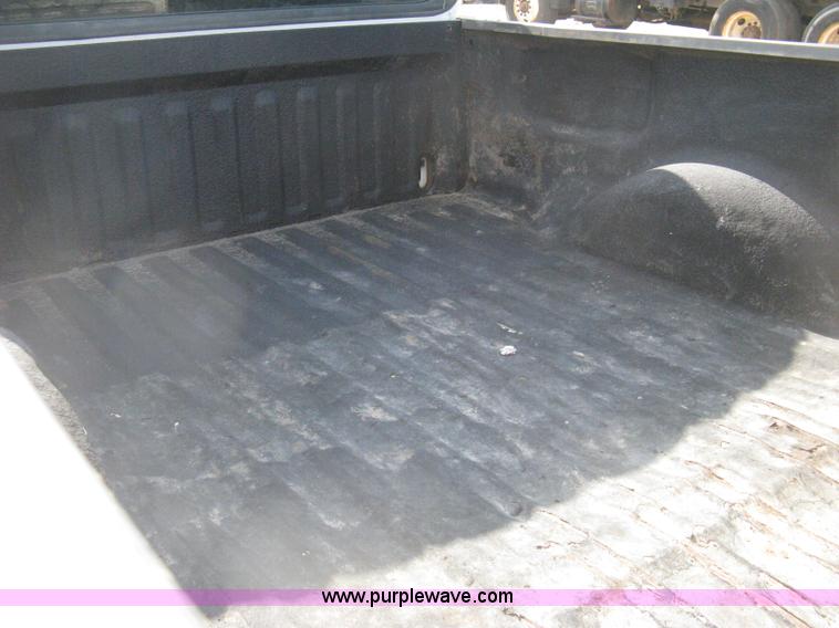 image for item H5438 2003 Ford F150 XLT SuperCab pickup truck