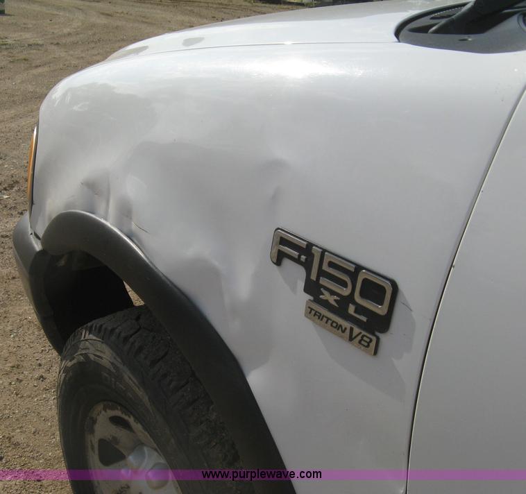 image for item H5438 2003 Ford F150 XLT SuperCab pickup truck