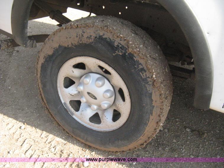 image for item H5438 2003 Ford F150 XLT SuperCab pickup truck