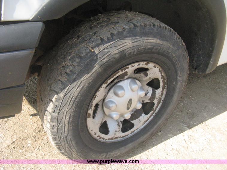 image for item H5438 2003 Ford F150 XLT SuperCab pickup truck