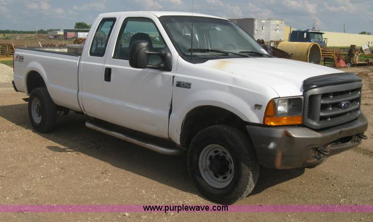 image for item H5439 2001 Ford F250 Super Duty XL SuperCab pickup truck