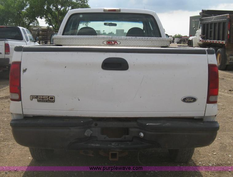 image for item H5439 2001 Ford F250 Super Duty XL SuperCab pickup truck