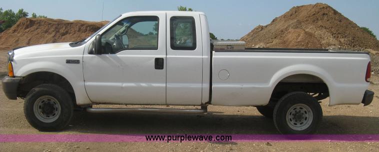 image for item H5439 2001 Ford F250 Super Duty XL SuperCab pickup truck