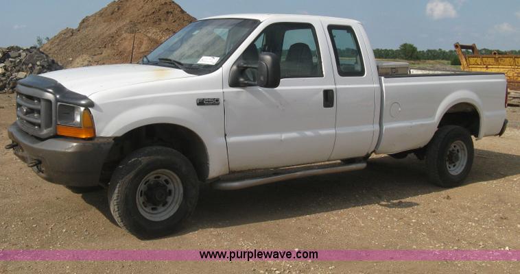 image for item H5439 2001 Ford F250 Super Duty XL SuperCab pickup truck