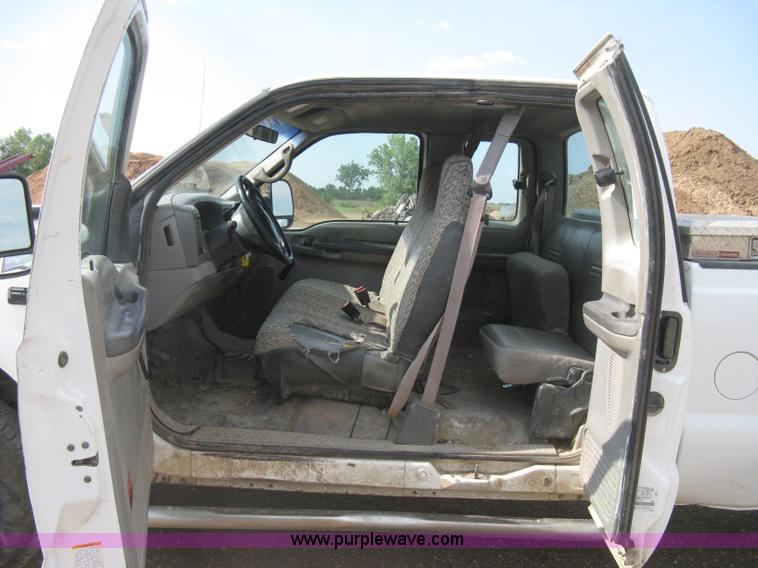 image for item H5439 2001 Ford F250 Super Duty XL SuperCab pickup truck