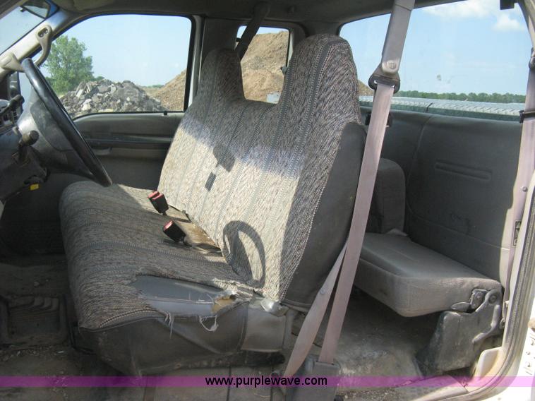 image for item H5439 2001 Ford F250 Super Duty XL SuperCab pickup truck