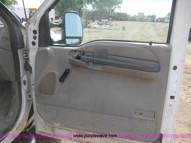 image for item H5439 2001 Ford F250 Super Duty XL SuperCab pickup truck