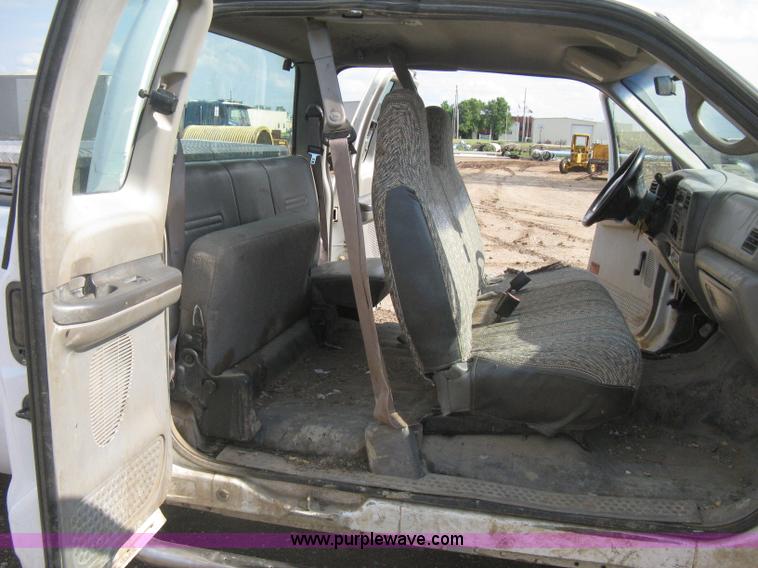 image for item H5439 2001 Ford F250 Super Duty XL SuperCab pickup truck