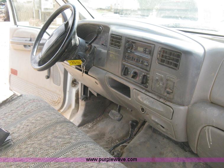 image for item H5439 2001 Ford F250 Super Duty XL SuperCab pickup truck