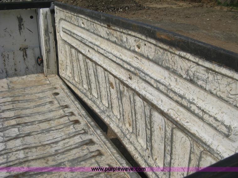 image for item H5439 2001 Ford F250 Super Duty XL SuperCab pickup truck