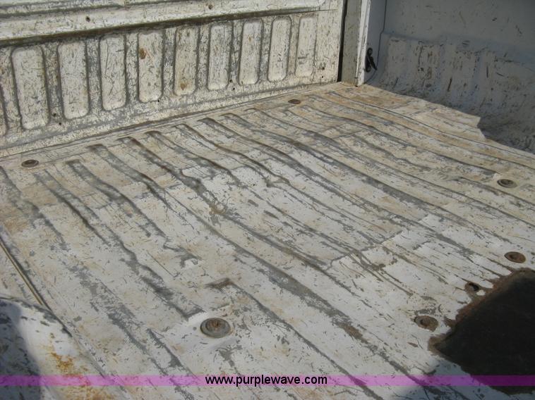 image for item H5439 2001 Ford F250 Super Duty XL SuperCab pickup truck