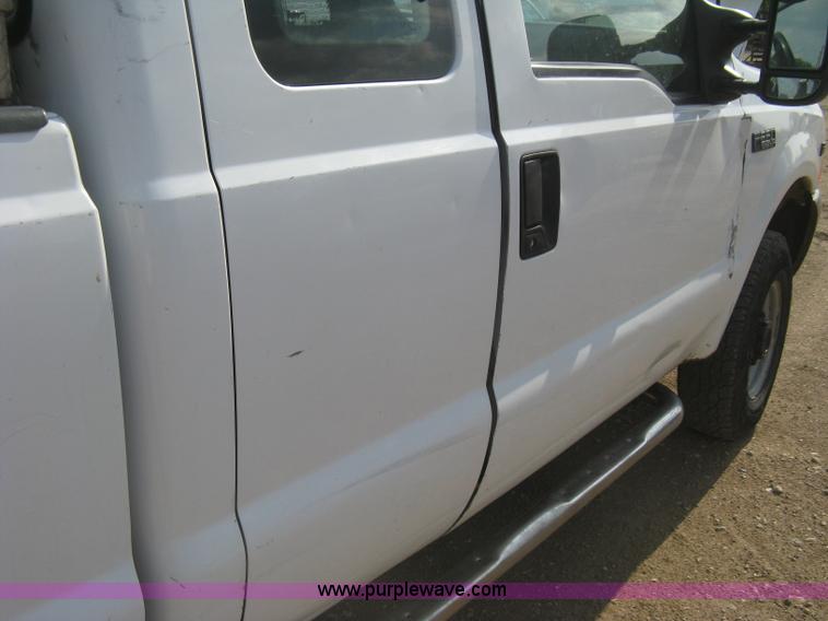 image for item H5439 2001 Ford F250 Super Duty XL SuperCab pickup truck
