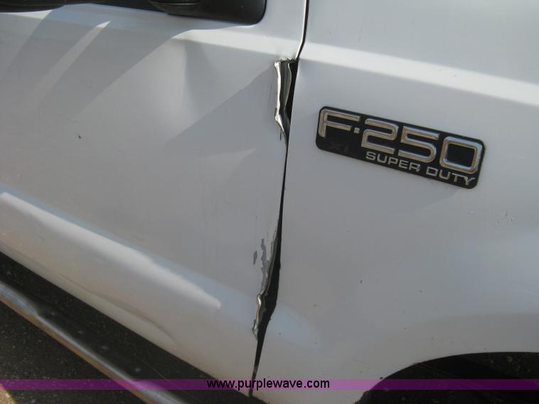 image for item H5439 2001 Ford F250 Super Duty XL SuperCab pickup truck