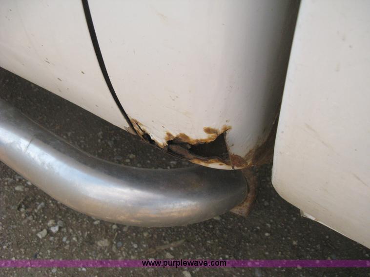 image for item H5439 2001 Ford F250 Super Duty XL SuperCab pickup truck