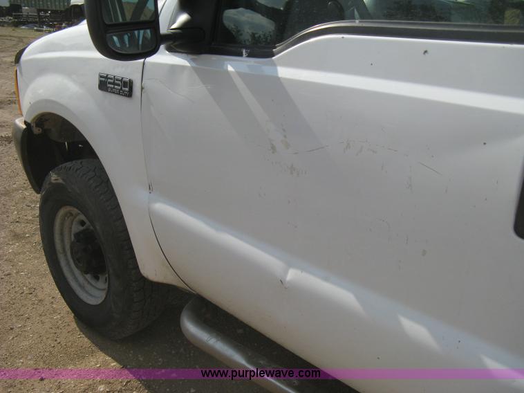 image for item H5439 2001 Ford F250 Super Duty XL SuperCab pickup truck