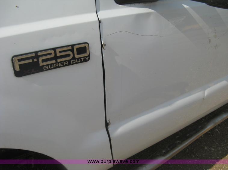image for item H5439 2001 Ford F250 Super Duty XL SuperCab pickup truck