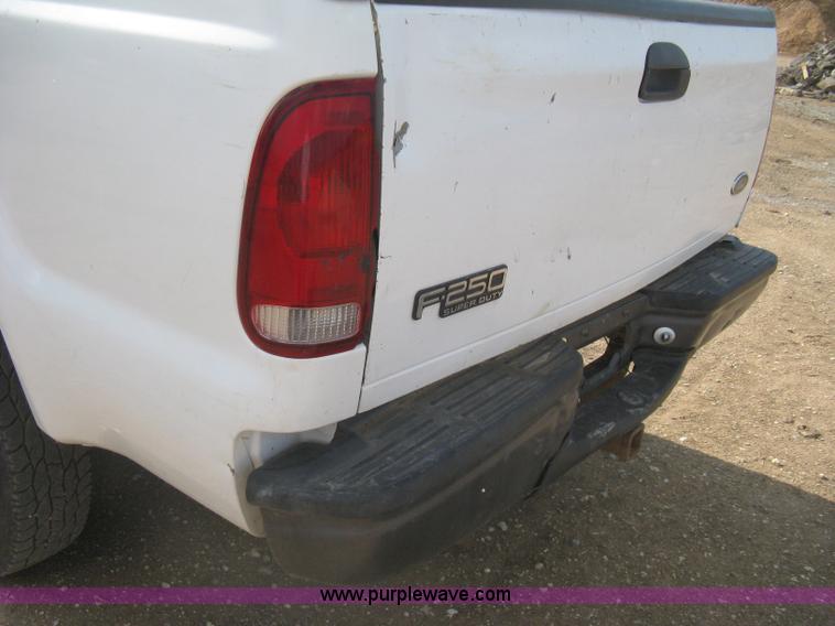 image for item H5439 2001 Ford F250 Super Duty XL SuperCab pickup truck