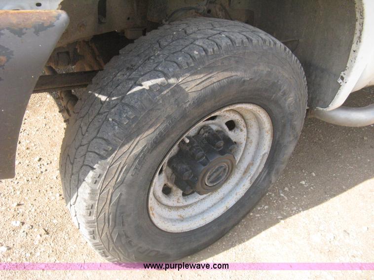 image for item H5439 2001 Ford F250 Super Duty XL SuperCab pickup truck