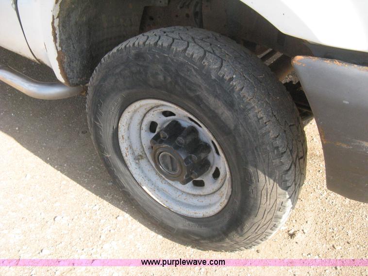 image for item H5439 2001 Ford F250 Super Duty XL SuperCab pickup truck